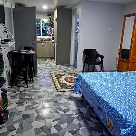 Bed and Breakfast Tropical Almond Haven Сува Екстер'єр фото